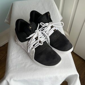 Air Jordan Boys, US Shoe 7.5 Y